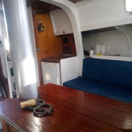 Bateau en ville Saint-Tropez Extérieur photo