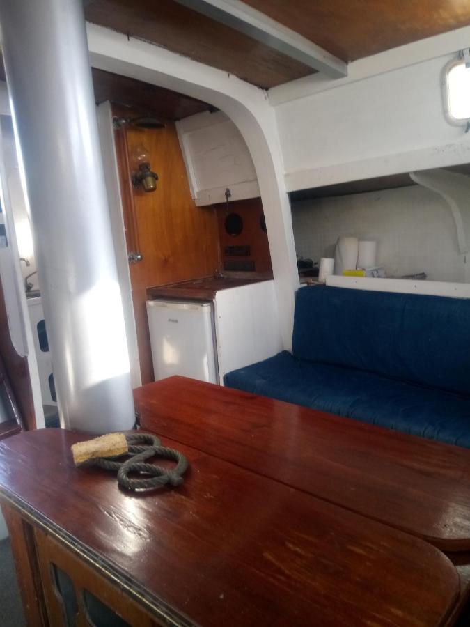 Bateau en ville Saint-Tropez Extérieur photo